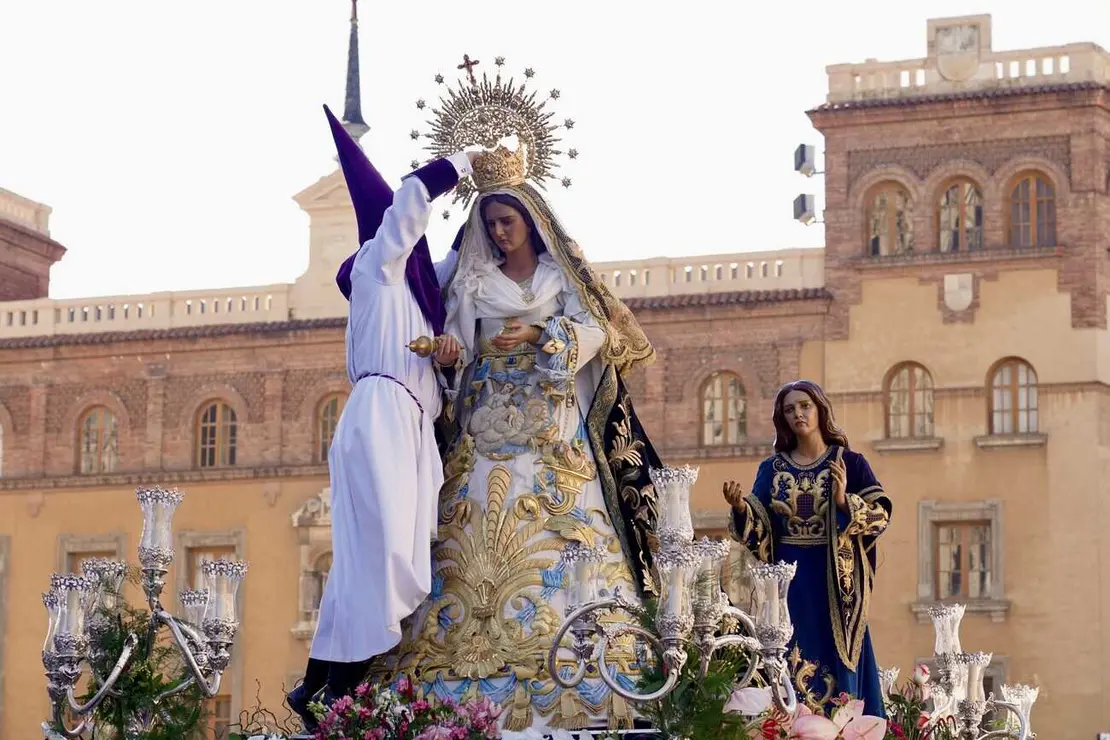 Acto central de la Procesión del Encuentro organizada por la Real Hermandad de Jesús Divino Obrero. Foto: Campillo.
