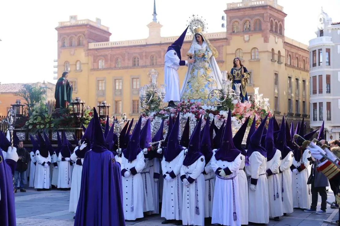 Acto central de la Procesión del Encuentro organizada por la Real Hermandad de Jesús Divino Obrero. Foto: Isaac Llamazares.