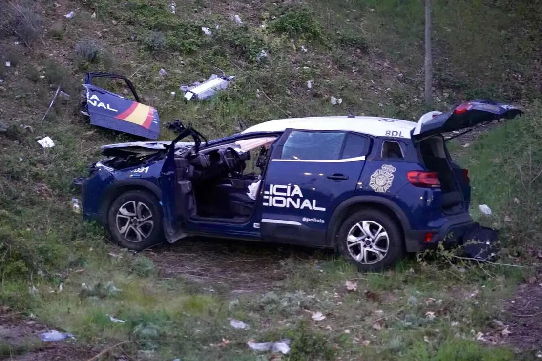Dos policías heridos en un accidente de tráfico Foto Campillo (2)
