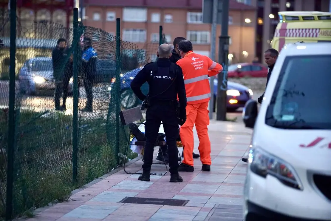 Dos policías heridos en un accidente de tráfico Foto Campillo (3)
