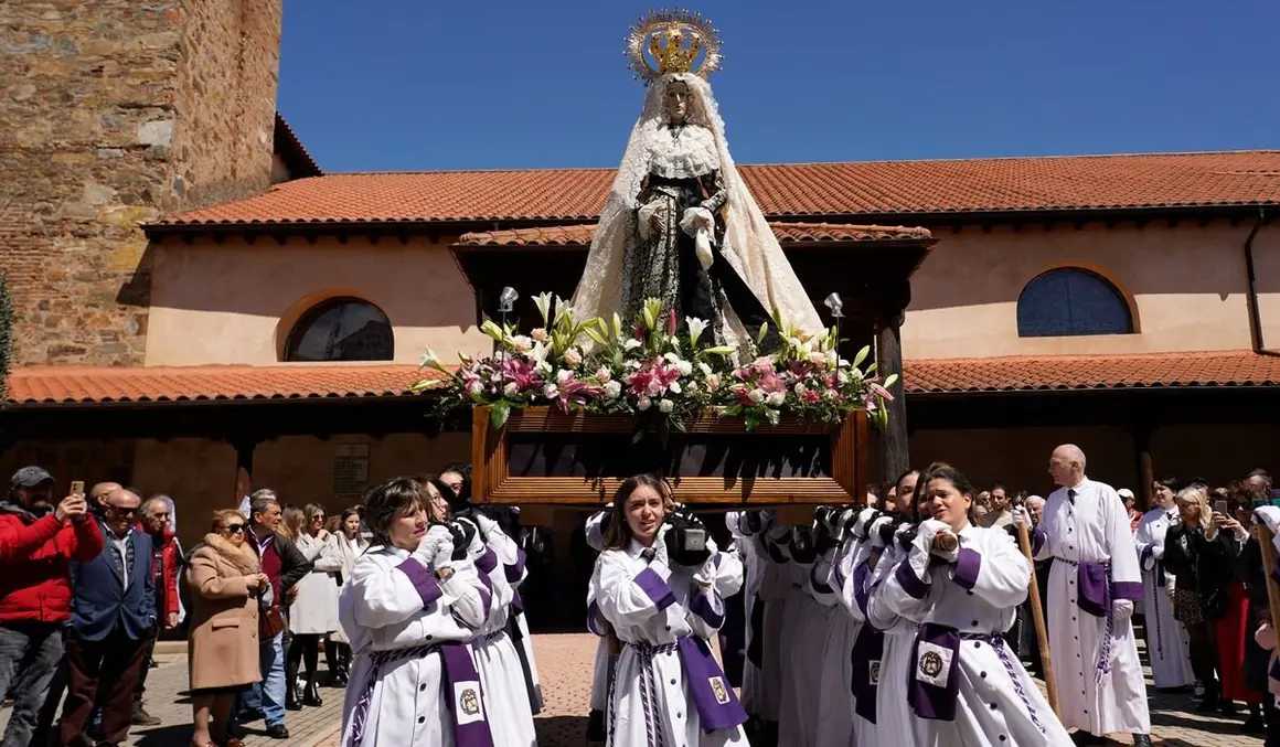 Domingo de Pascua en Santa Marina del Rey.