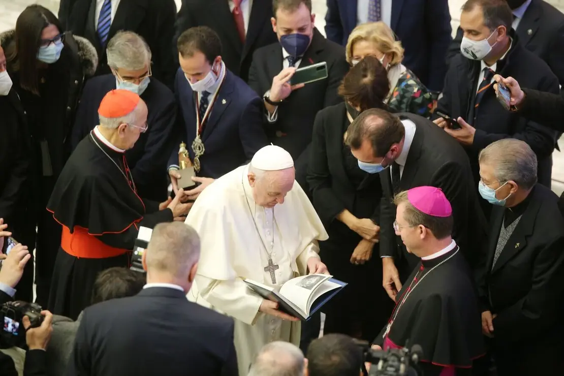 Luto por la muerte del Papa Francisco, el pontífice que recibió a Cultural y Ponferradina (2)