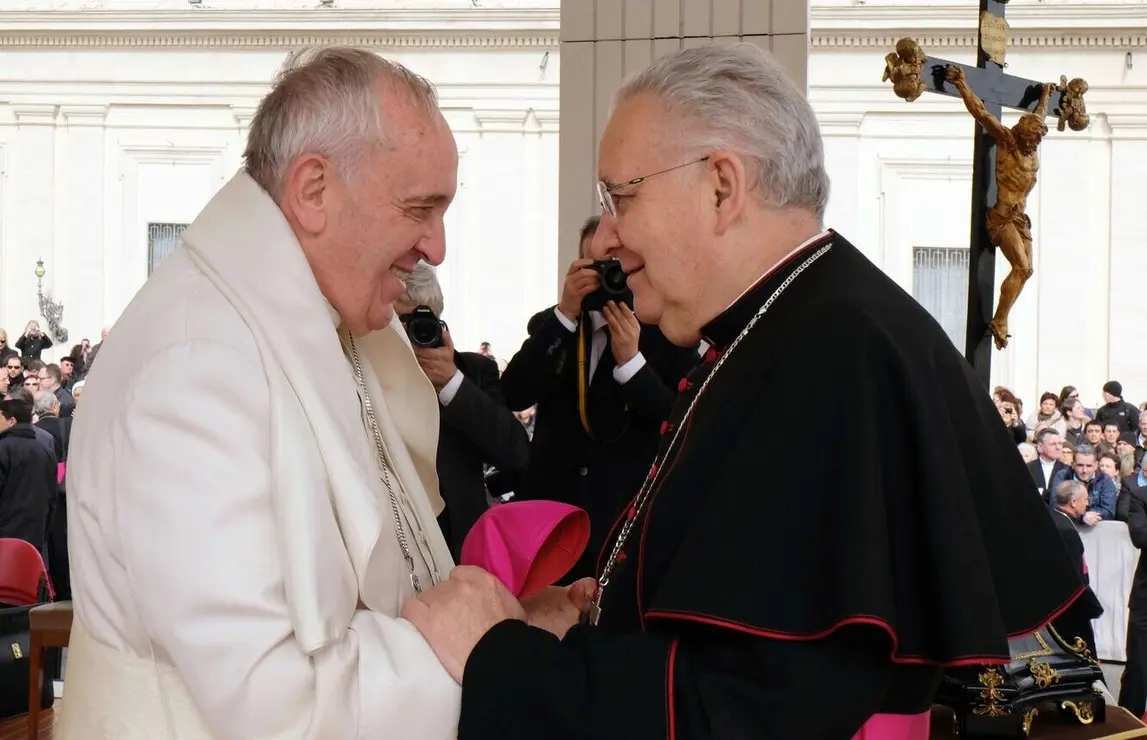 Luto por la muerte del Papa Francisco, el pontífice que recibió a Cultural y Ponferradina (2)