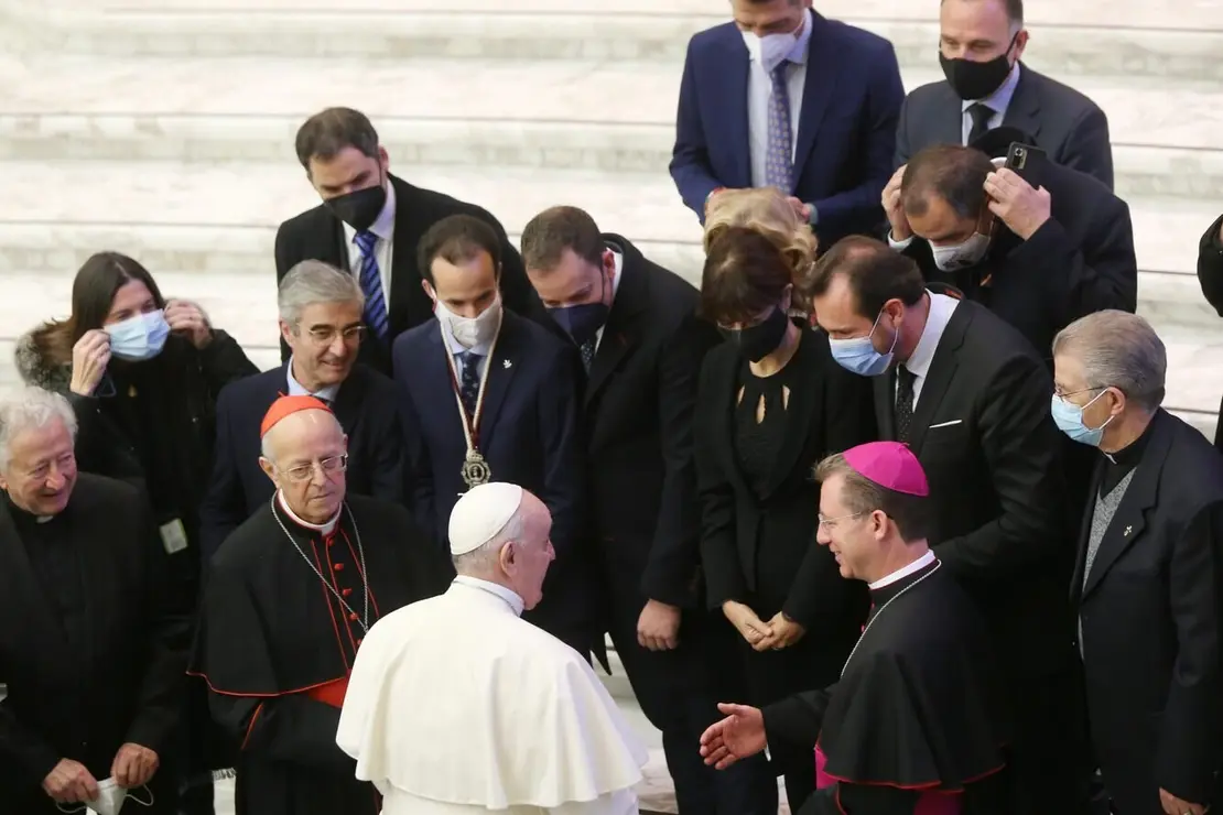 Luto por la muerte del Papa Francisco, el pontífice que recibió a Cultural y Ponferradina (4)