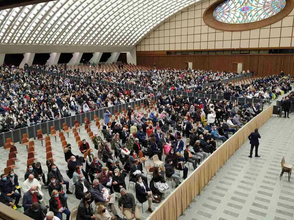 Luto por la muerte del Papa Francisco, el pontífice que recibió a Cultural y Ponferradina (6)
