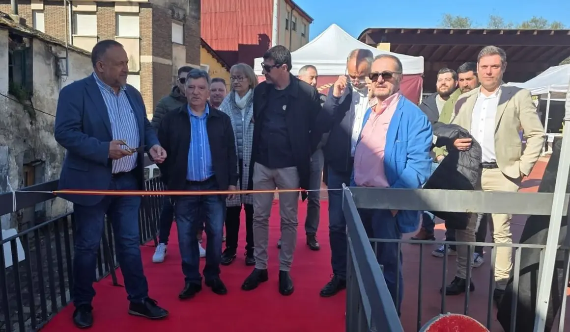 Gerardo Courel inaugura la Feria Multisectorial en Torre del Bierzo.