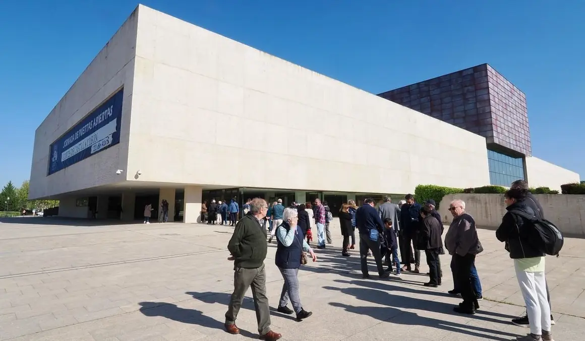 Jornada de puertas abiertas del Parlamento Autonómico, con motivo del Día de la Comunidad.