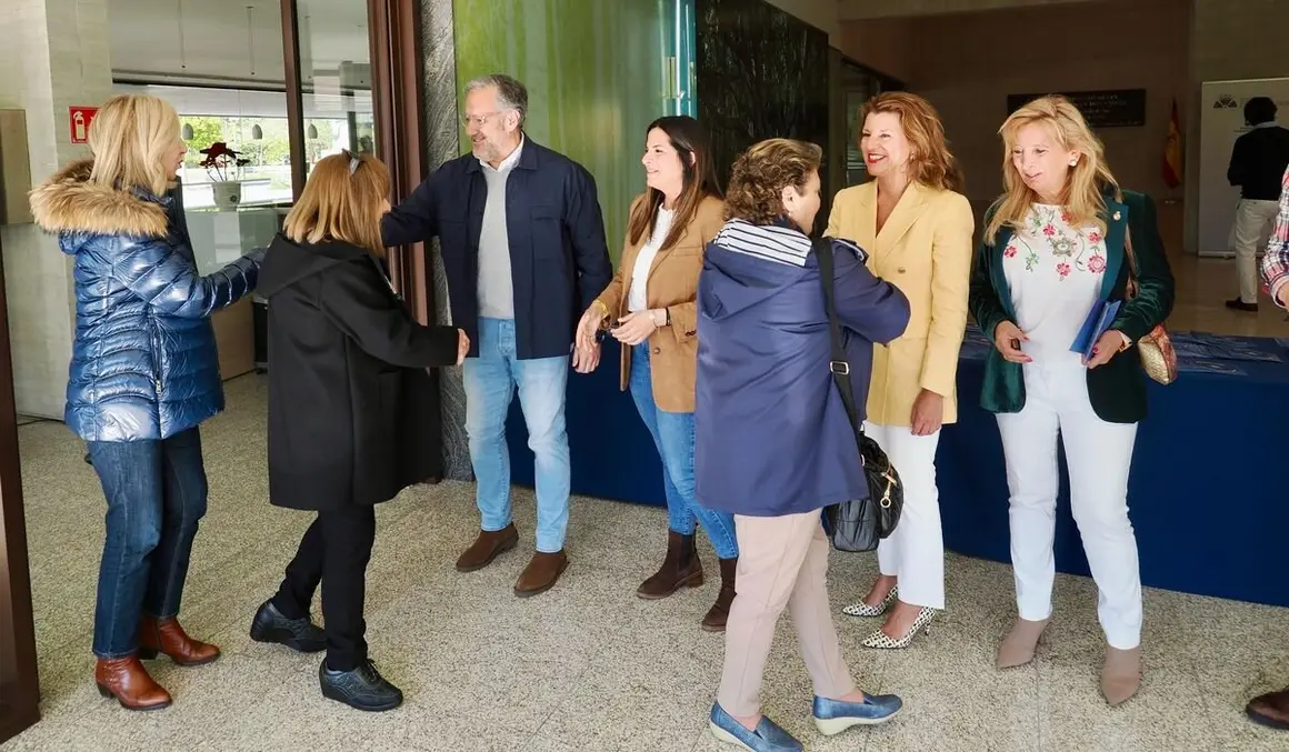 El presidente de las Cortes, Carlos Pollán, en la Jornada de puertas abiertas del Parlamento Autonómico, con motivo del Día de la Comunidad.