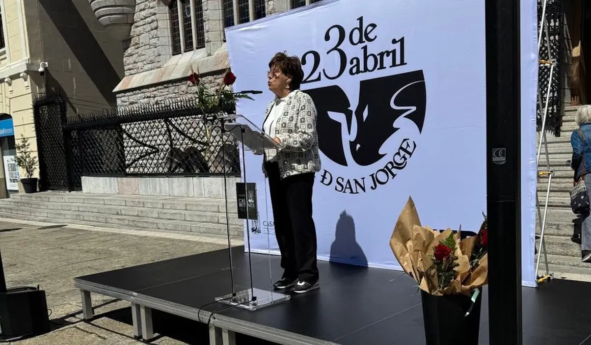 Lectura colectiva de la Leyenda de San Jorge en la que ha participado la concejala de Cultura del Ayuntamiento de León, Elena Aguado.2