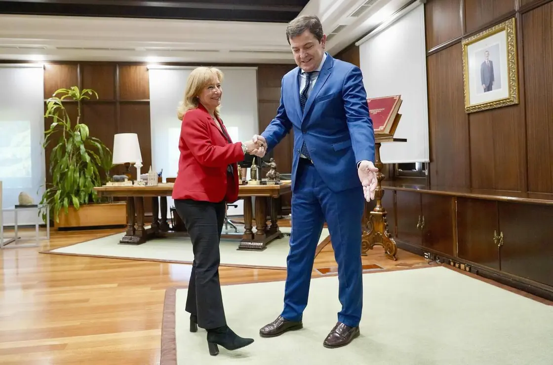 El presidente autonómico se reúne con Ana del Ser, recientemente nombrada presidenta del Alto Tribunal regional, para reafirmar la cooperación entre Gobierno y Justicia.