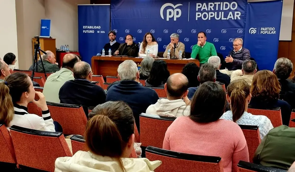 Reunión con Ester Muñoz en La Bañeza.2