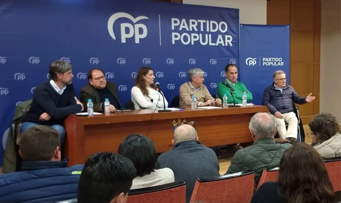 Reunión con Ester Muñoz en La Bañeza.