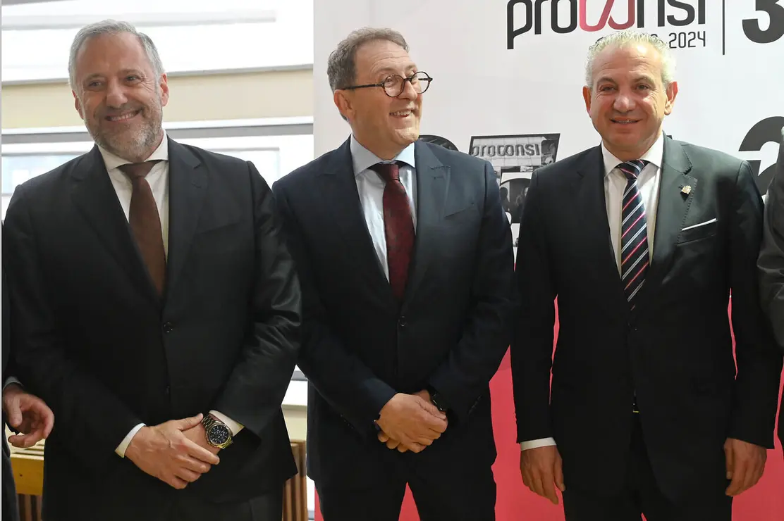 La empresa tecnológica Proconsi celebró este viernes una gala con motivo de su 35 aniversario que congregó a más de 700 personas en el Auditorio Ciudad de León entre autoridades, representantes empresariales, colaboradores y amigos que han acompañado a la compañía en su camino de más de tres décadas de innovación. Foto: Peio García