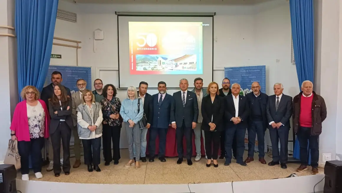 Nicanor Sen reafirma en el 50 aniversario del IES Vadinia de Cistierna el compromiso del Gobierno con la educación en las zonas rurales.