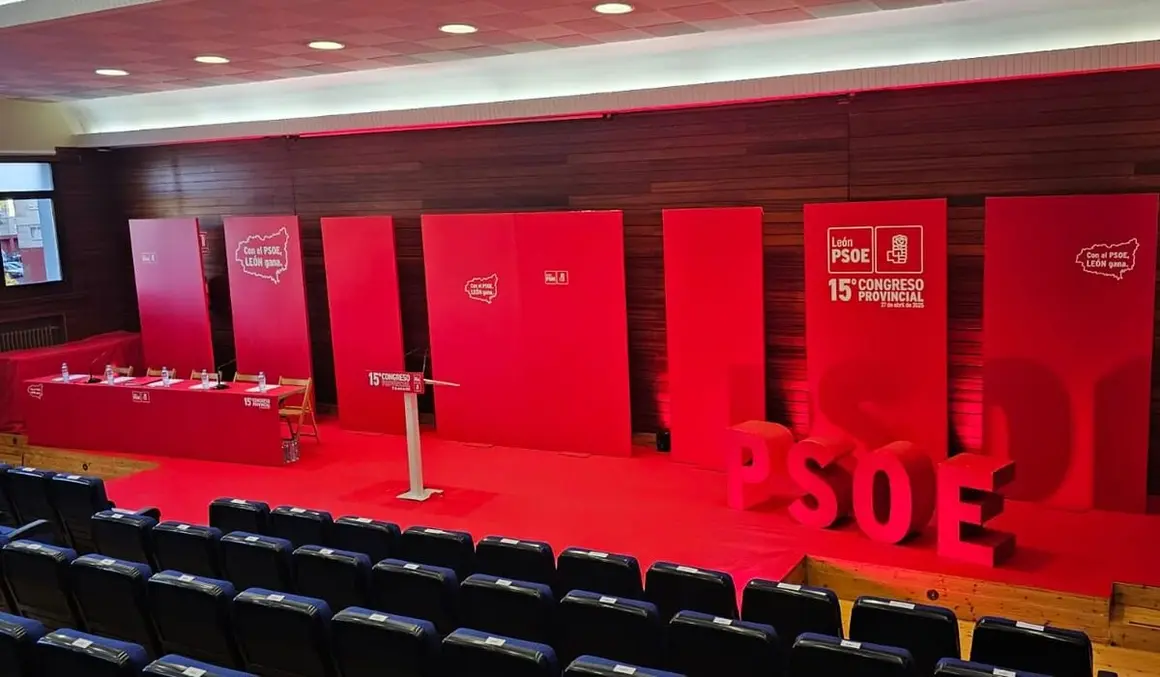 Preparativos del 15º Congreso Provincial del PSOE de León.