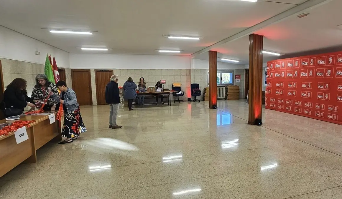 Preparativos del 15º Congreso Provincial del PSOE de León.2