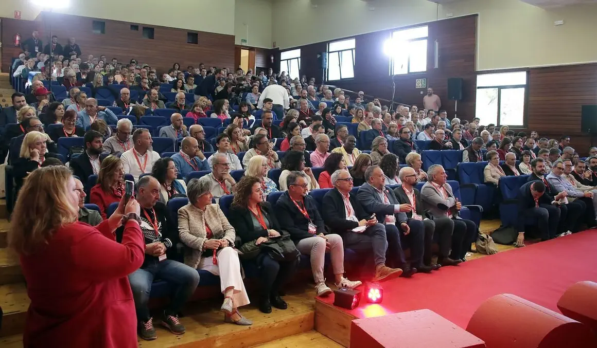 Celebración del XV Congreso Provincial del PSOE de León, con las intervenciones de Juan Francisco Serrano, diputado y secretario adjunto de organización del PSOE; la vicesecretaria del PSCyL, Nuria Rubio; el secretario general del PSOE de León, Javier Alfonso Cendón, el delegado del Gobierno, Nicanor Sen, el subdelegado del Gobierno, Héctor Alaiz y el presidente de la Diputación, Gerardo Álvarez Courel. Fotos: Peio García.