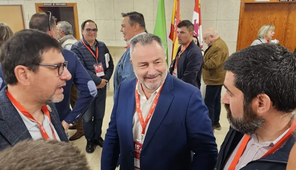 Llegada de los delegados y resto de asistentes al 15° Congreso Provincial del PSOE de León.3
