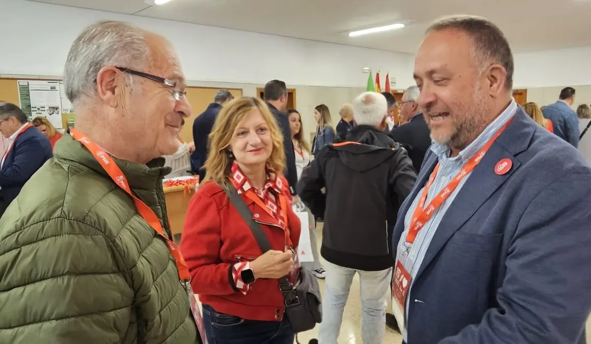 Llegada de los delegados y resto de asistentes al 15° Congreso Provincial del PSOE de León.2