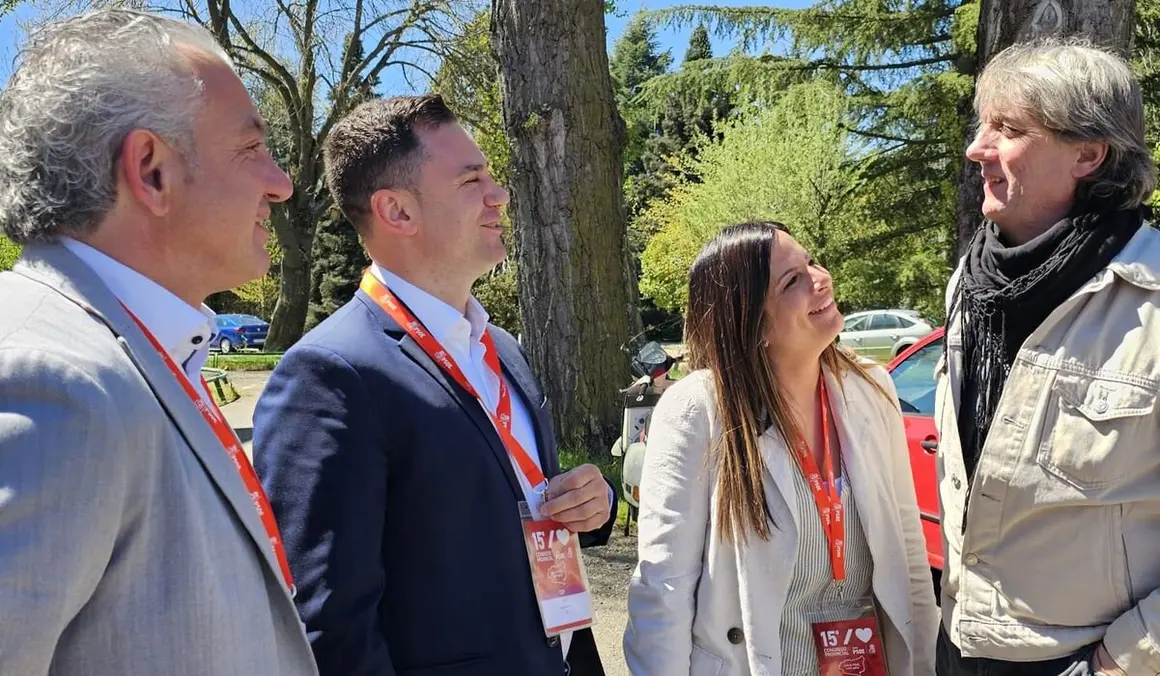 Llegada de Carlos Martínez al 15º Congreso Provincial del PSOE de León.