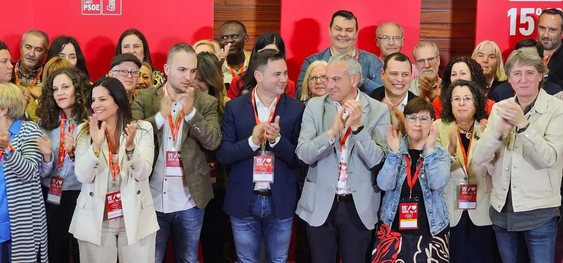 Nueva ejecutiva del PSOE de León en el transcurso del Congreso Provincial. Foto: Peio García