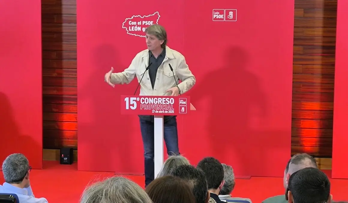 Carlos Martínez durante el XV Congreso Provincial del PSOE en León.3