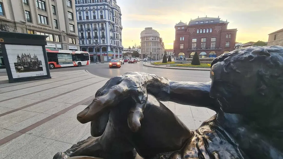 Este martes 29 de abril, León recupera su ritmo habitual después del apagón generalizado que este lunes paralizó buena parte del país y dejó su huella en la capital leonesa.