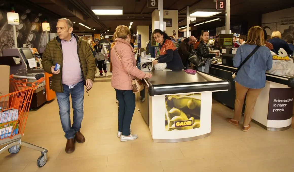 Vuelta a la actividad en los comercios de Ponferrada