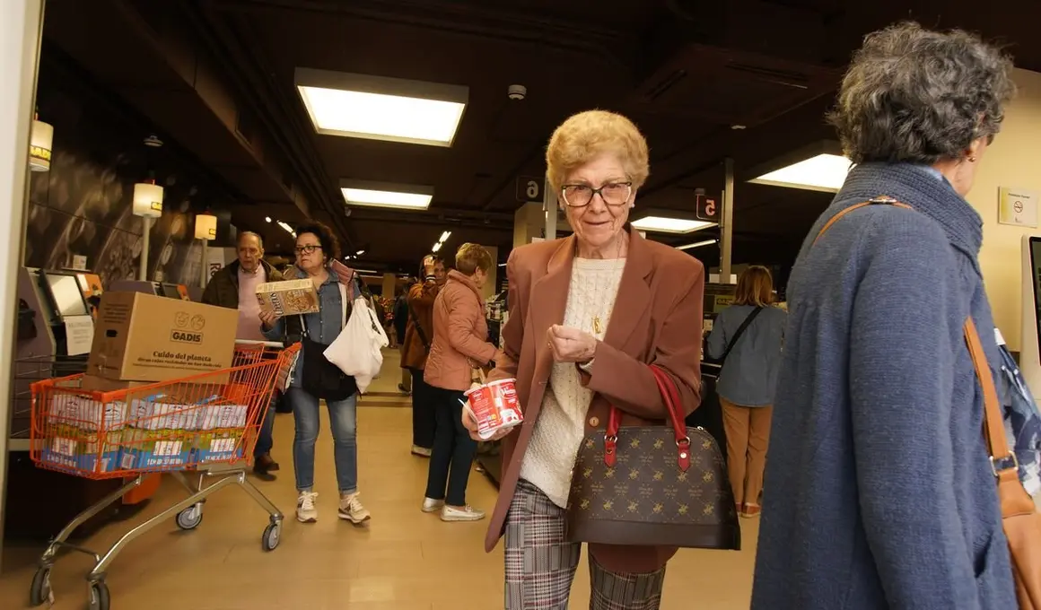 Vuelta a la actividad en los comercios de Ponferrada