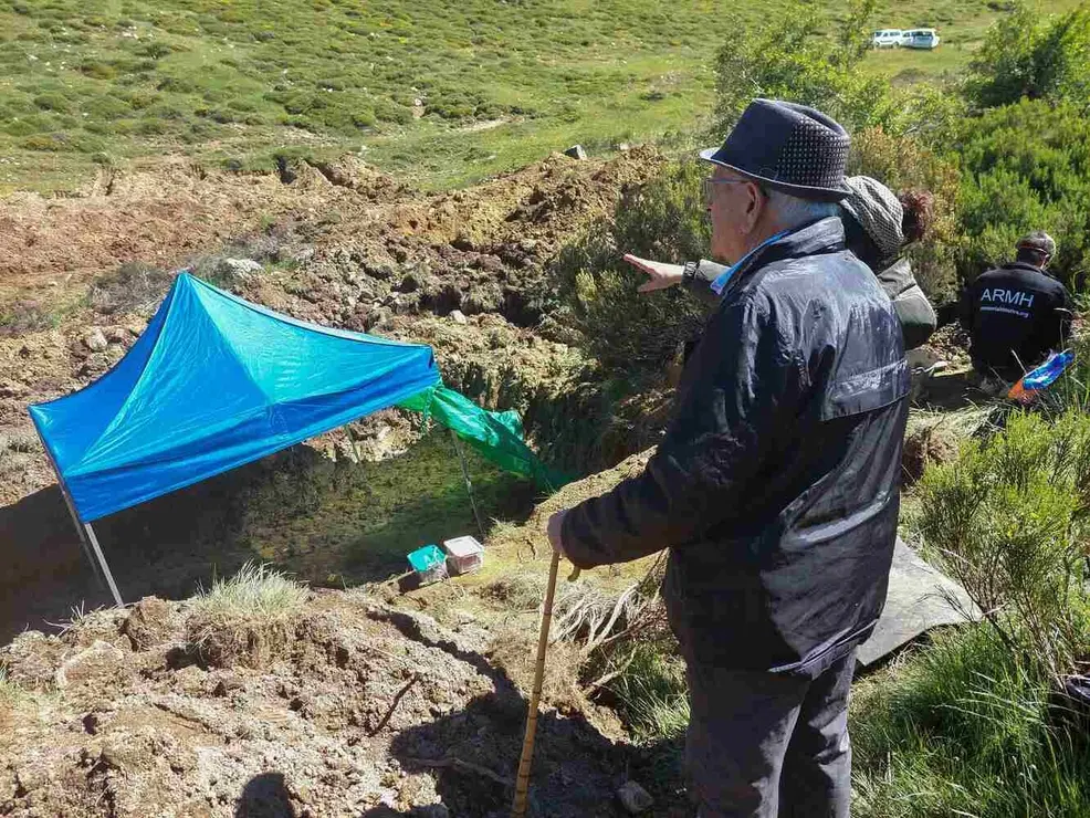 Exhumación realizada en la localidad de Sena de Luna (47)