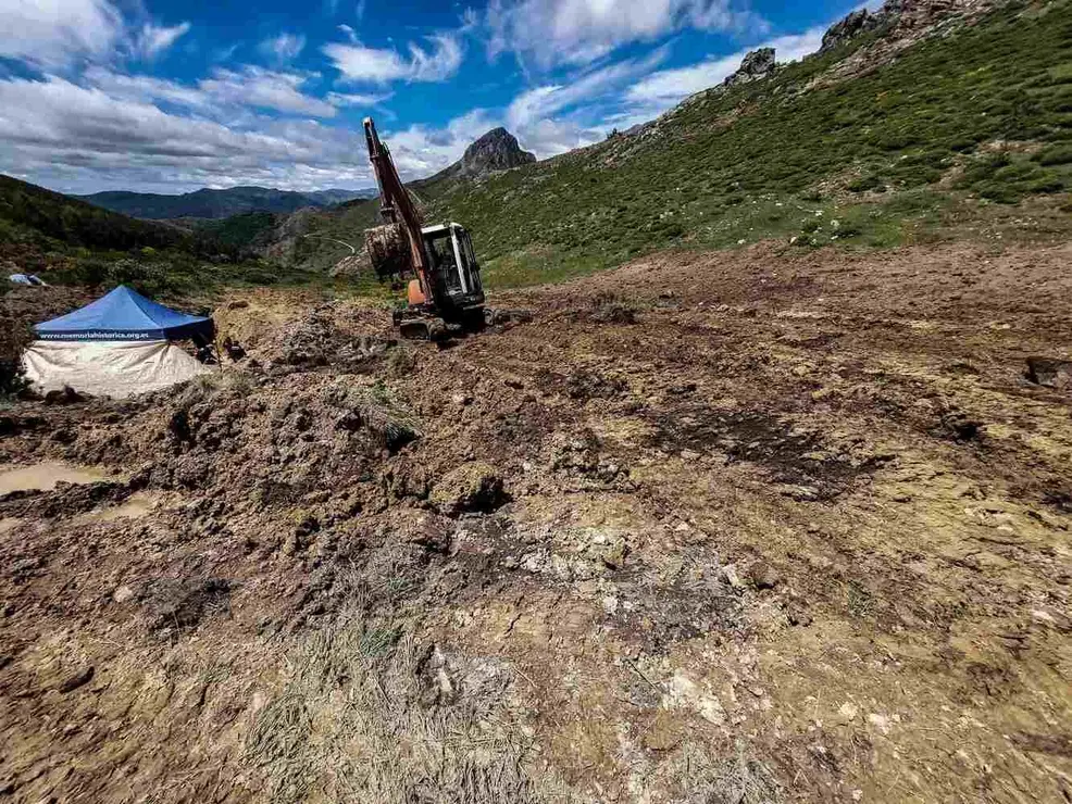 Exhumación realizada en la localidad de Sena de Luna (48)