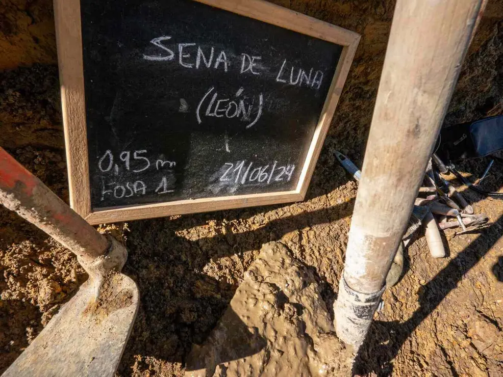 Exhumación realizada en la localidad de Sena de Luna (49)