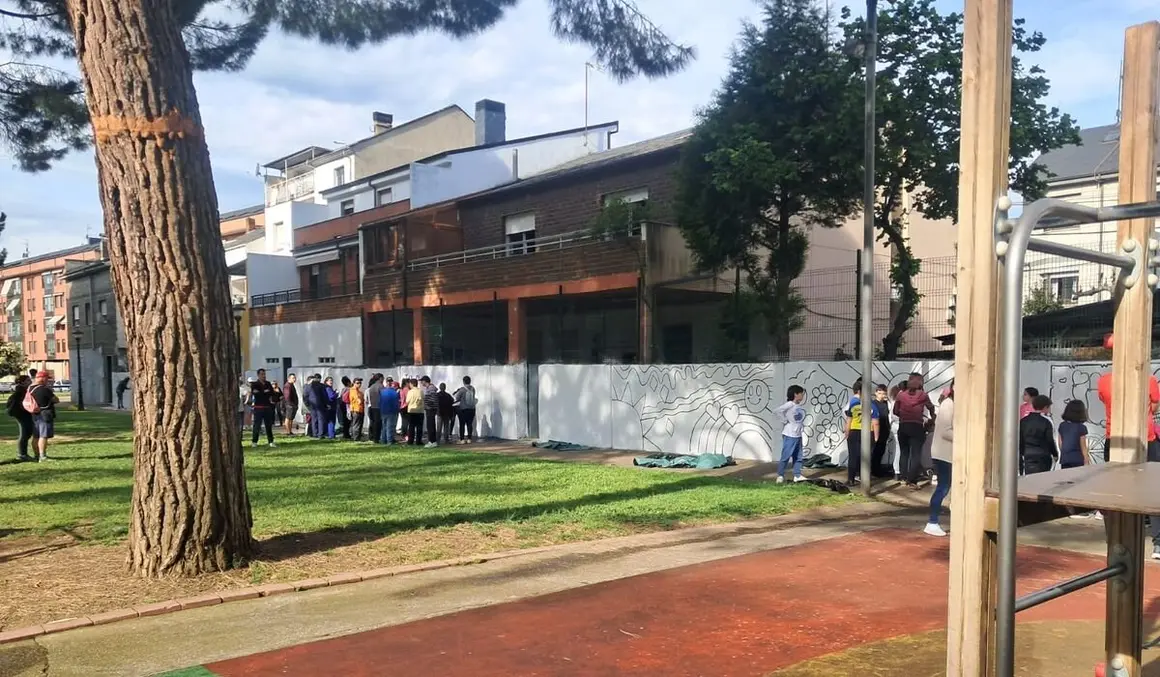 Mantenimiento del mural del parque.2
