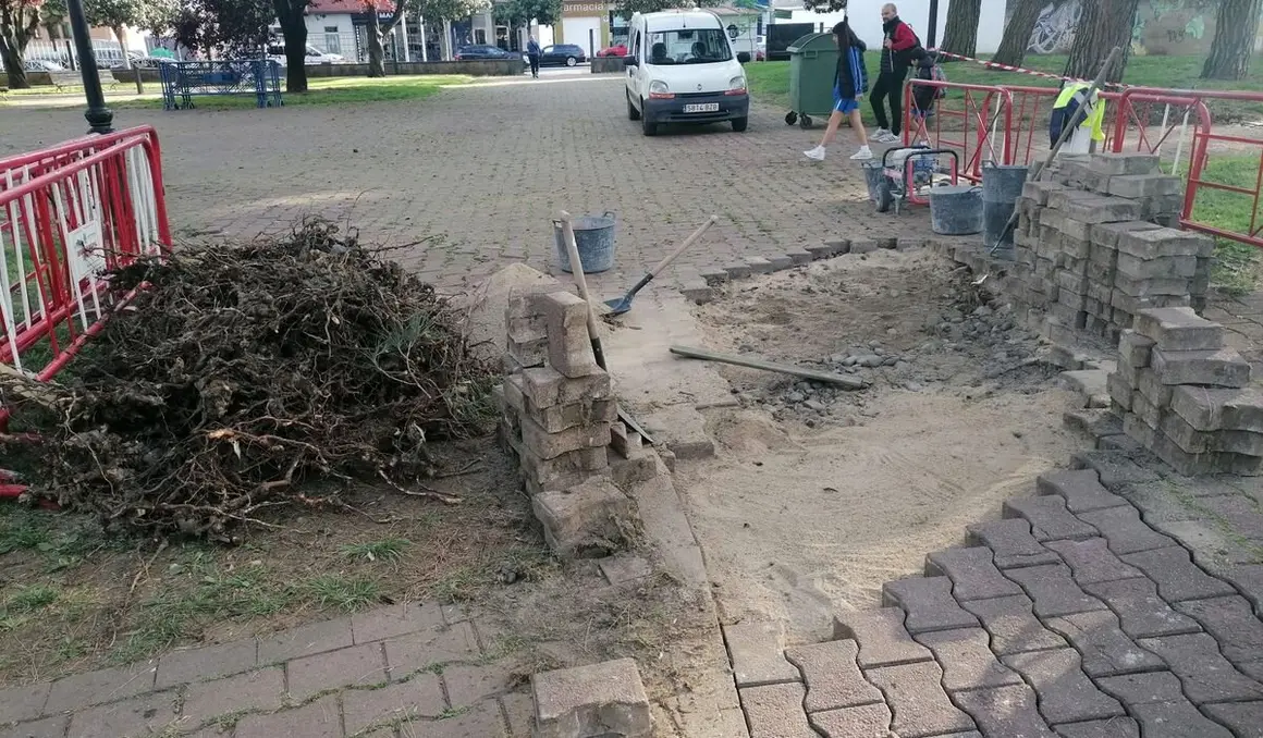 Obras en el Parque Pablo Picasso de Cuatrovientos en Ponferrada.