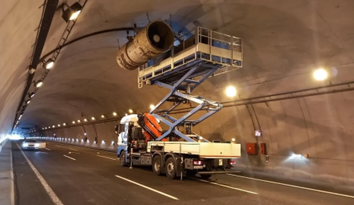 Desmontaje de ventiladores en Piedrafita.