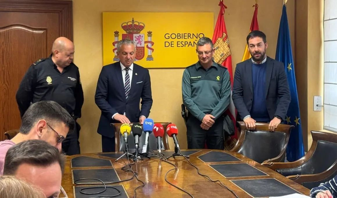 Nicanor Sen preside una reunión de análisis y evaluación de las actuaciones y protocolos desplegados en Castilla y León durante la emergencia energética.3