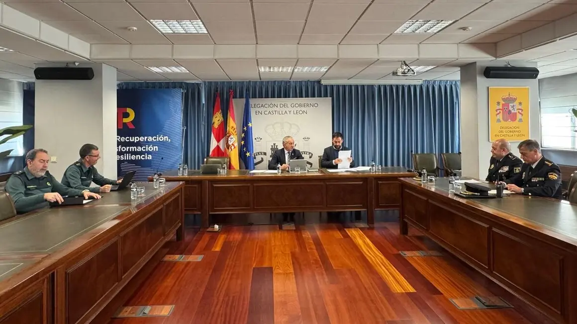 Nicanor Sen preside una reunión de análisis y evaluación de las actuaciones y protocolos desplegados en Castilla y León durante la emergencia energética.