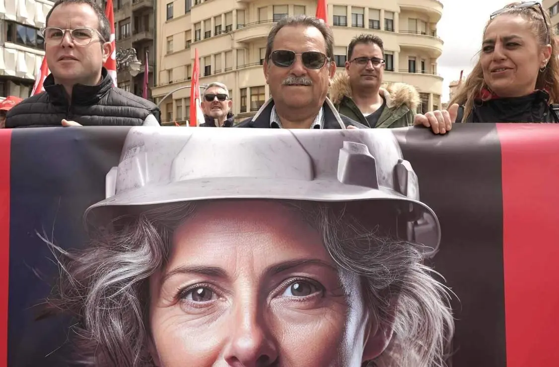 Cientos de personas han salido a la calle para manifestarse este 1 de Mayo por las calles de León: Fotos: Silvia García | Campillo