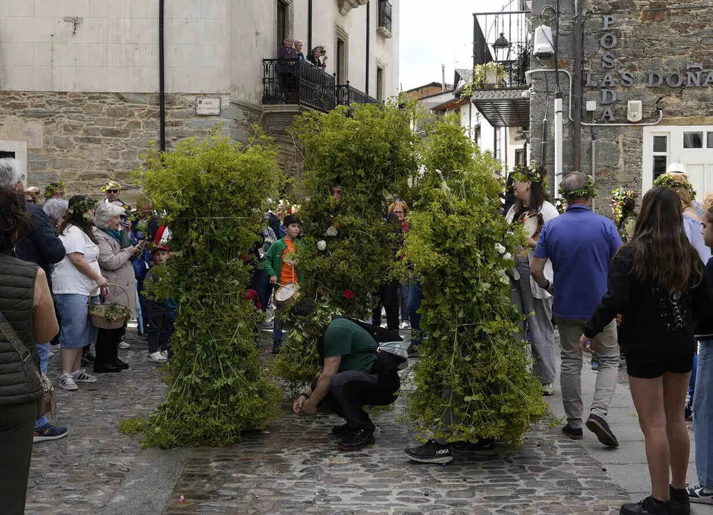 Villafranca del Bierzo, celebra su tradicional Fiesta de los Maios, declarada Fiesta de Interés Turístico Provincial Foto César Sánchez (7).jpg