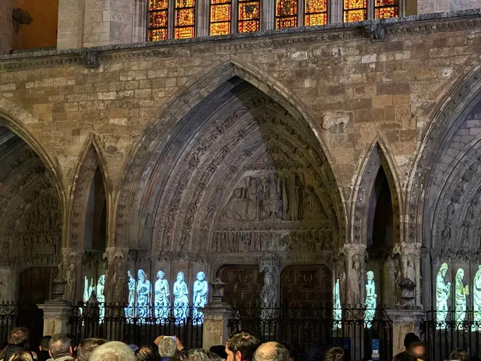 Fachada de la Catedral de León durante uno de los espectáculos de luz y sonido.