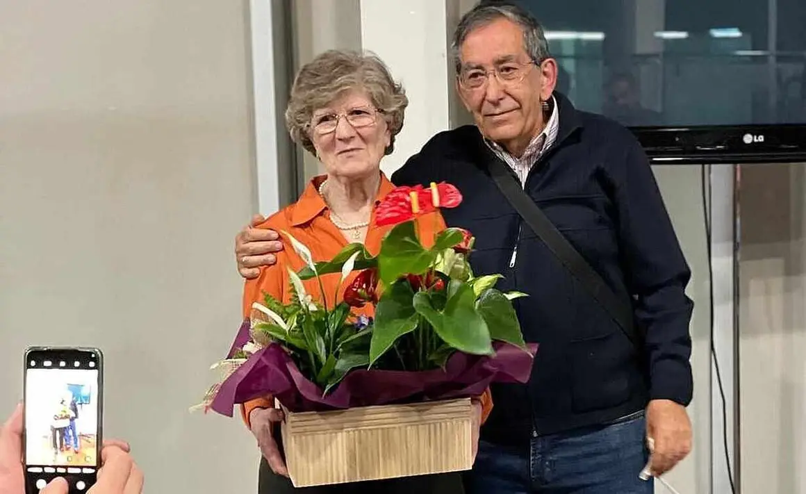Pepe Valladares, el alma del voleibol leonés, recibe el homenaje de una ciudad agradecida. El fundador del Club Deportivo Agustinos Universidad de León es reconocido por su entrega y legado en el deporte durante cinco décadas.