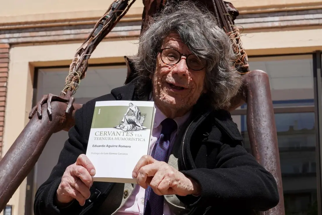 El escritor y periodista Eduardo Aguirre, presenta su ensayo 'Cervantes y la ternura humorística'