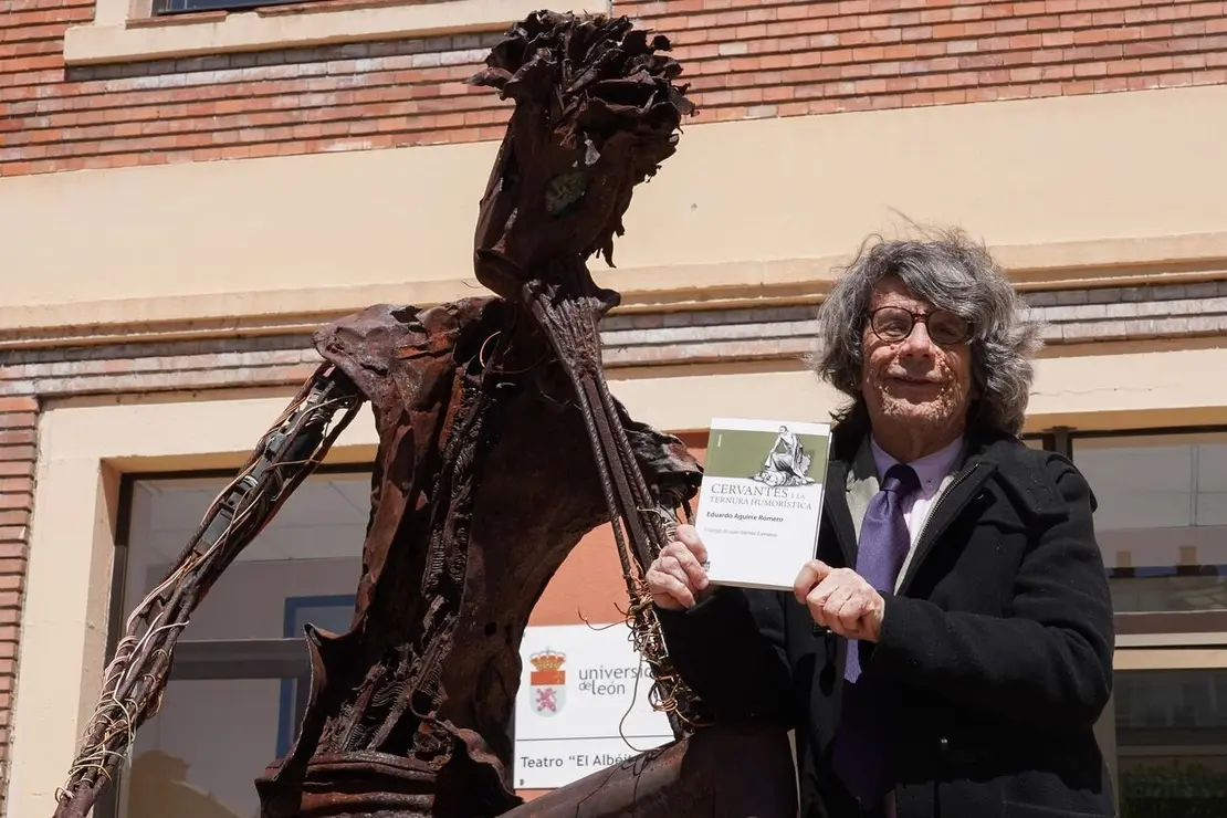 El escritor y periodista Eduardo Aguirre, presenta su ensayo 'Cervantes y la ternura humorística'