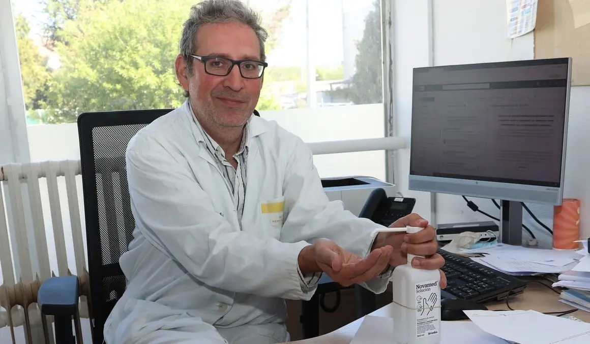 El doctor de Medicina Preventina y responsable de Higiene de manos en el Complejo Asistencial Universitario de Palencia , el dr.  Julio García Crespo
