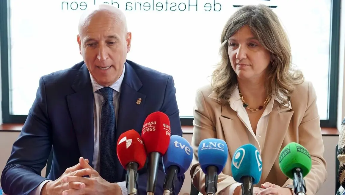 El alcalde de León, José Antonio Diez, y la rectora de la Universidad de León, Nuria González, presentan del Grado en Ciencias Gastronómicas de la ULE