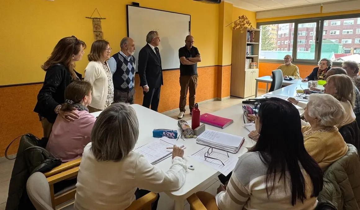 Nicanor Sen visita el centro de Alzheimer León.5