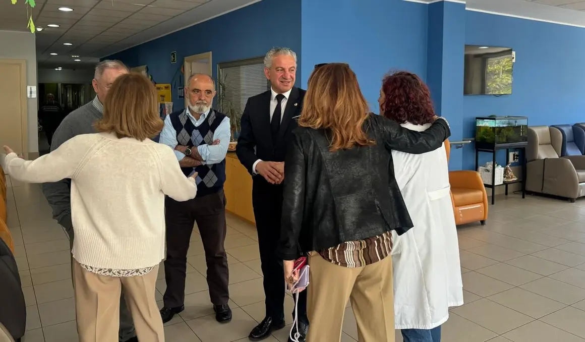 Nicanor Sen visita el centro de Alzheimer León.