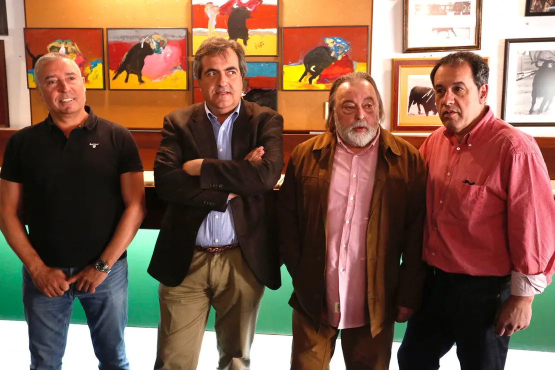 Presentación de la obra de Manuel C. Cachafeiro (2I) en el Camarote Madrid de León