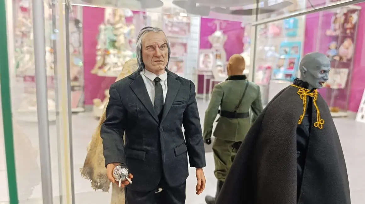 Obras del escultor Jorge Pérez expuestas en Mi tienda Nelybel de León.221