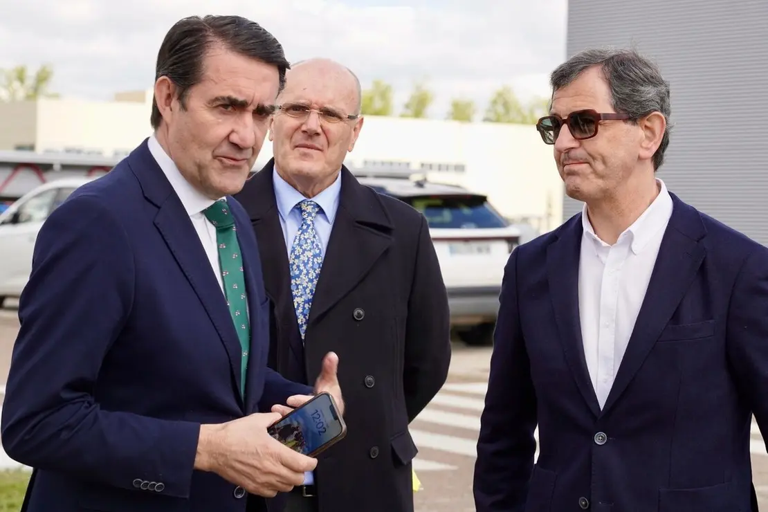 El consejero de Medio Ambiente, Vivienda y Ordenación del Territorio, Juan Carlos Suárez-Quiñones, visita las obras del nuevo edificio institucional en el Parque Tecnológico de León